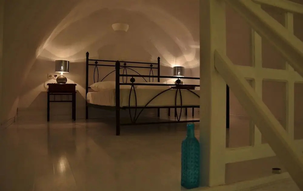 Fira White Residence