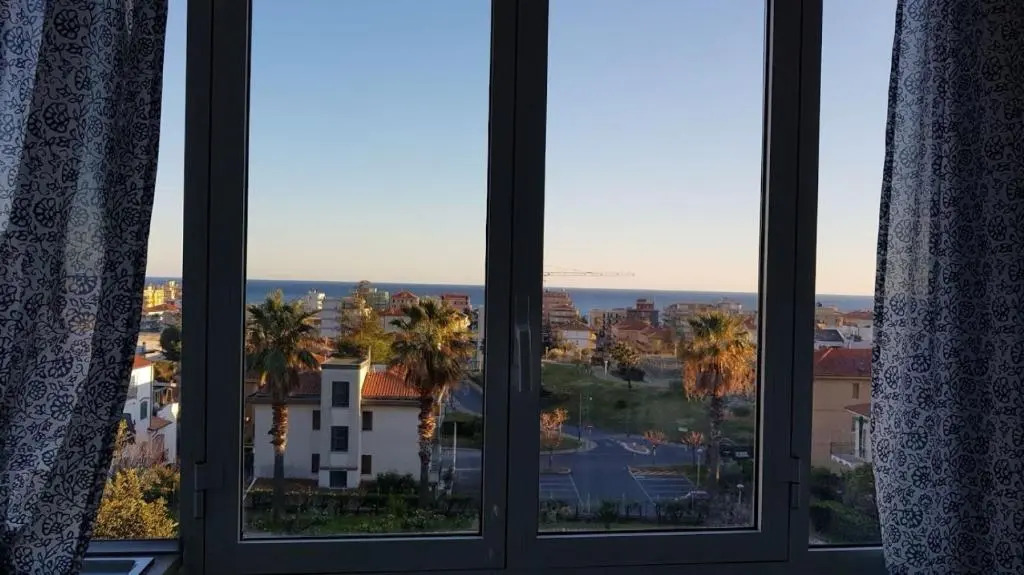 Very cosy house with fabulous sea view!