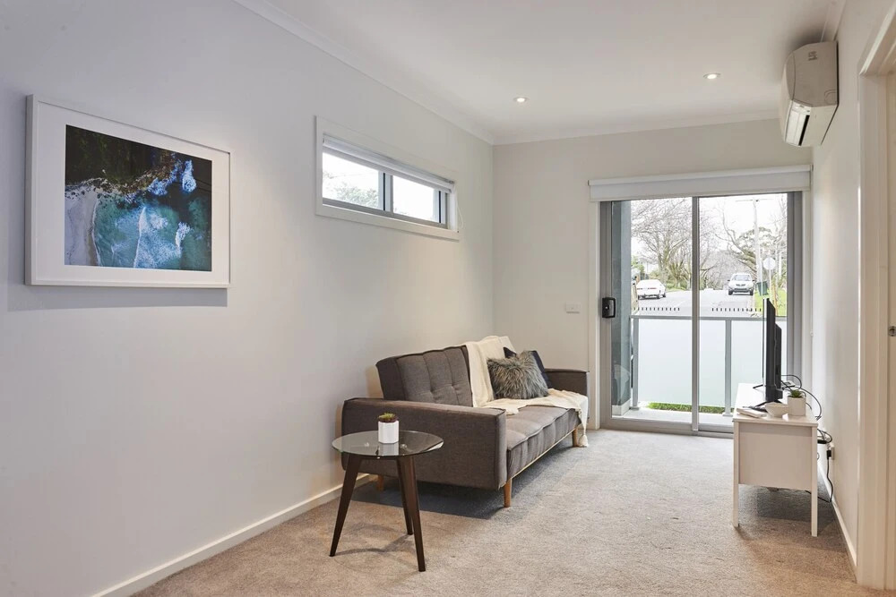 Bright and Updated 1 Bedroom Apartment