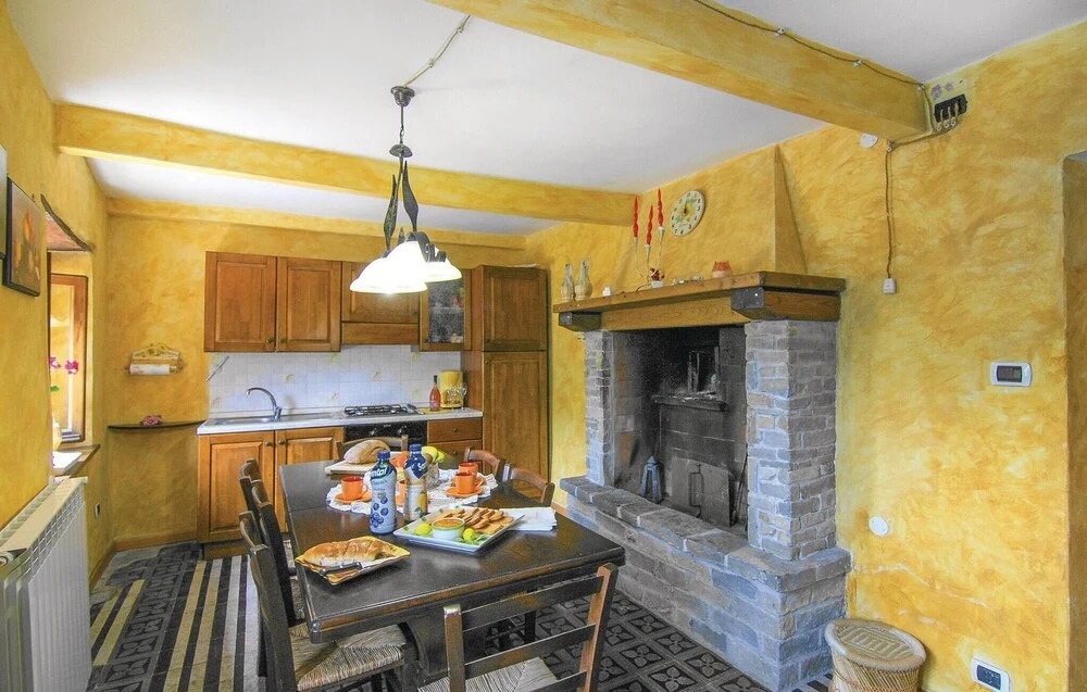 4 Bedroom Gorgeous Home In Montefegatesi