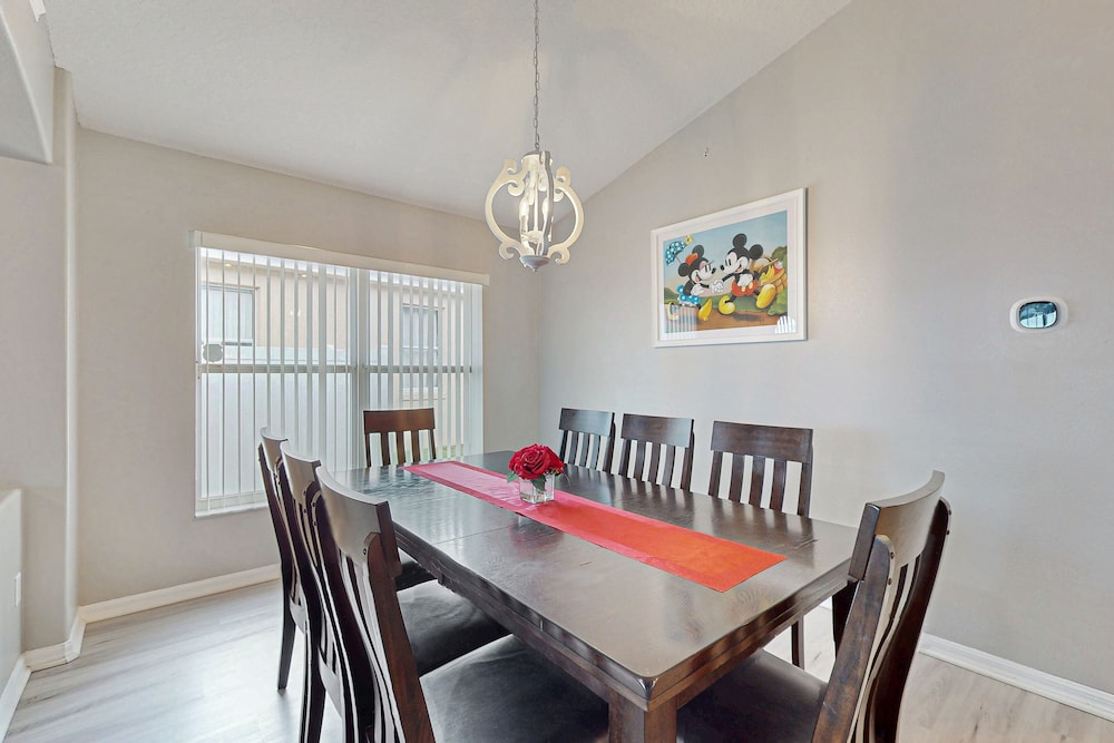 Charming Home With Pool, Enclosed Yard, Central AC, & Washer/dryer