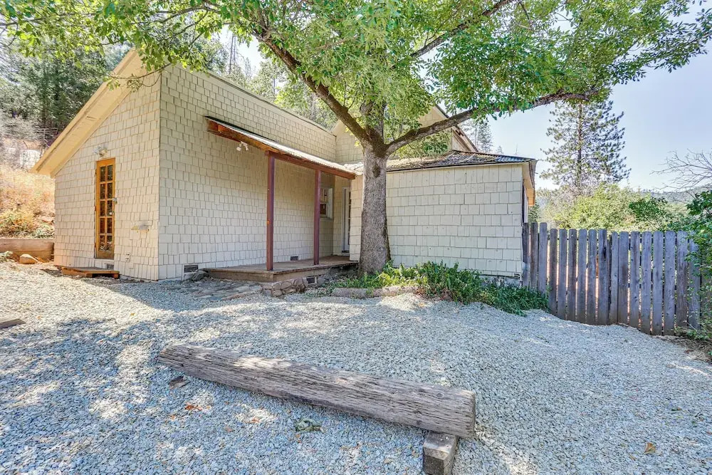 Updated Cabin in Lewiston Historical District!