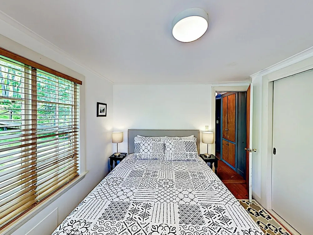 New Listing! Charming W/ Dock & Bay Views 2 Bedroom Cottage
