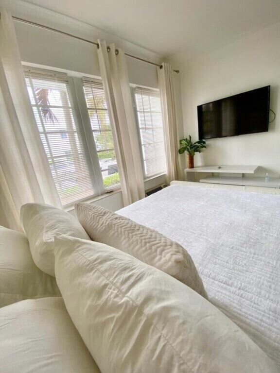 Miami Beach Versatile Plus Apartment