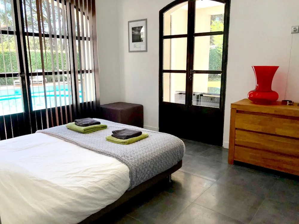 Villa With 5 Bedrooms in Mallemort, With Private Pool, Enclosed Garden and Wifi
