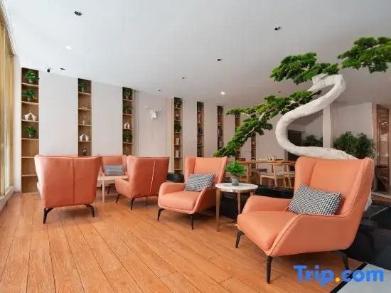 Ruibai Cloud Hotel (Meilan International Airport T1 & T2 Terminal Store)