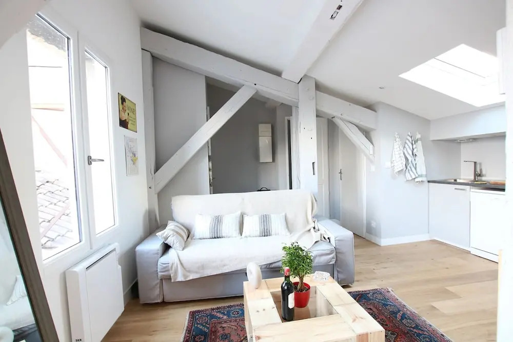Comfy Attic Apartment Near Grand Théâtre