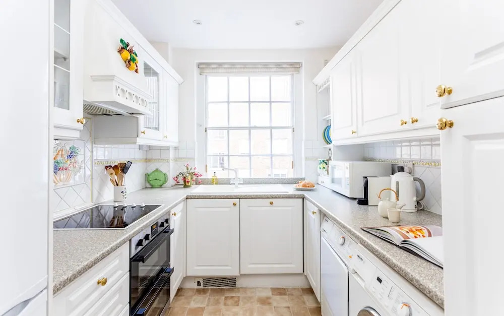 Traditional 2 bedroom flat