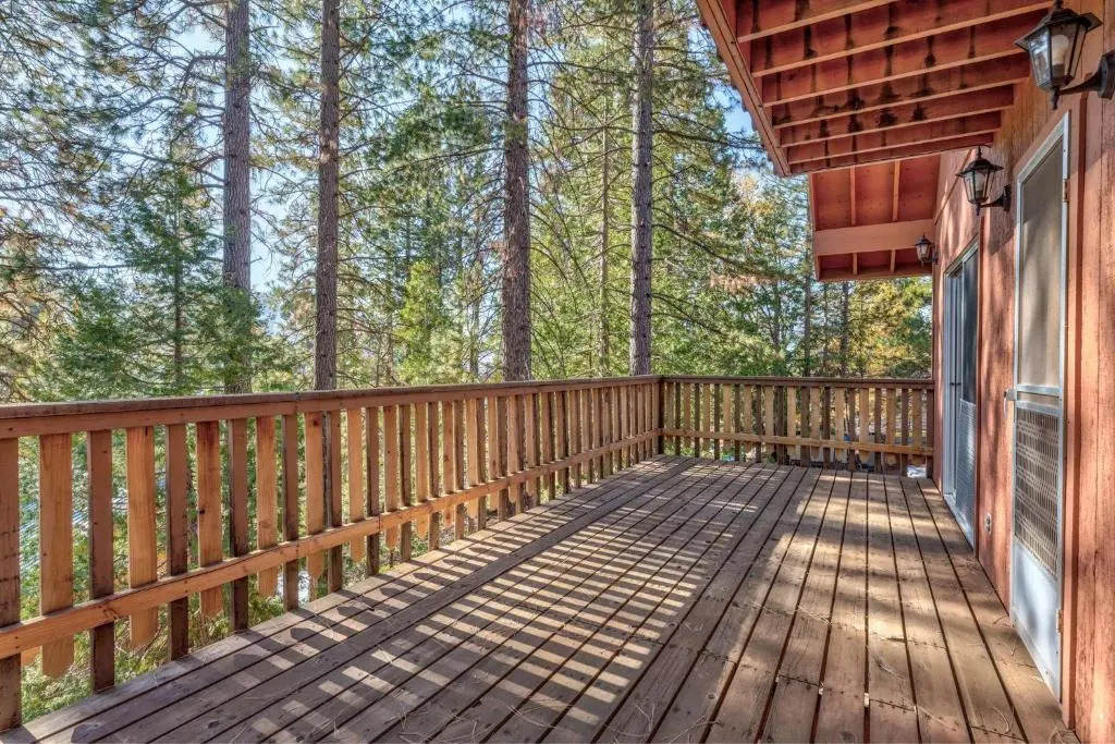 Hutchings Cabin & Apt