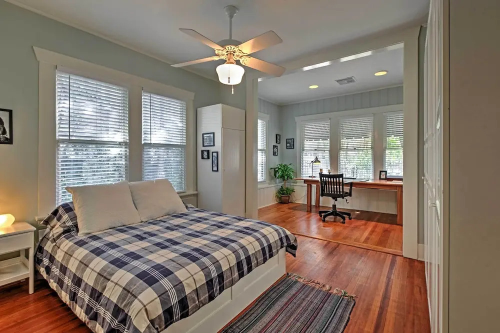 Houston Montrose Home: Walk to Bars & Restaurants!