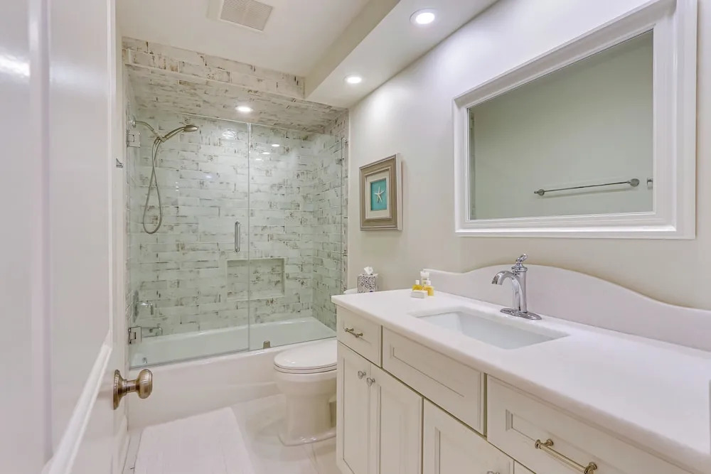 Walk to Pier & Golf: Heart of Harbour Town Condo
