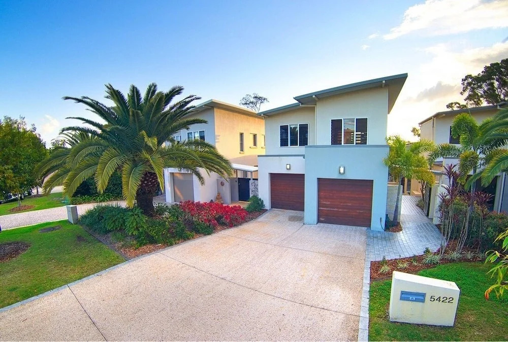 Bayhill Manor in Sanctuary Cove
