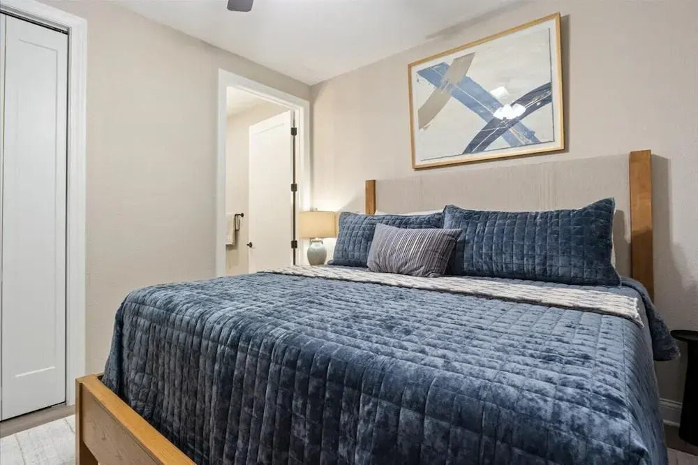 Upscale Lakeside Condo With Extraordinary Amenities at Topsider in Osage Beach 19mm