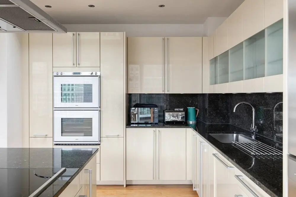 The Canary Wharf Secret - Glamorous 2bdr Flat w Terrace and Parking