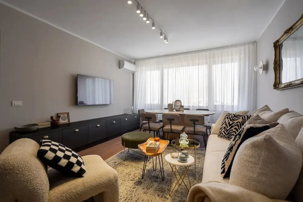 Views of all the Palaces 2BR Stunner