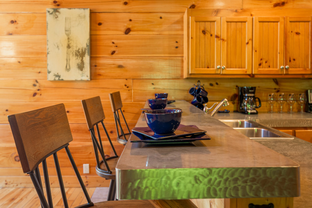 Bear Essentials Lodge Hot Tub Game Room Steam Showers and Community Pool