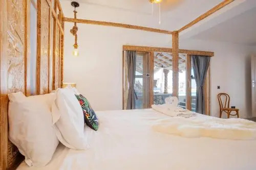 Villa Palacio and Yurt - 2 Pools - Hot Tub - Fantastic Sea Views
