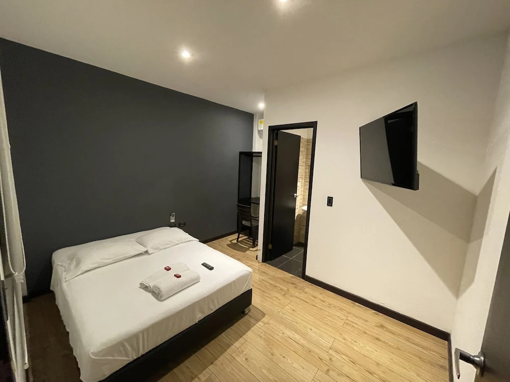 Hotel Zugi Inn