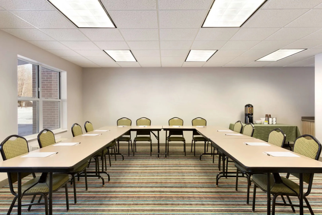 Holiday Inn Express & Suites Marquette by IHG