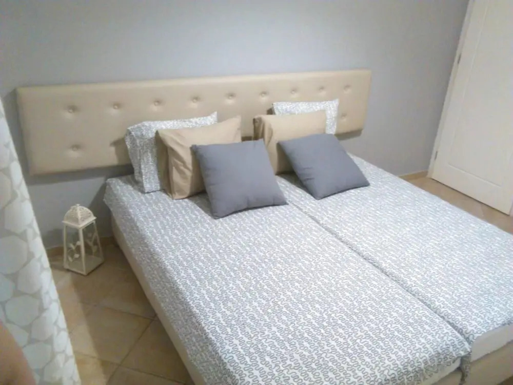 Apartment - Sleeps up to 10 & Beachfront Access