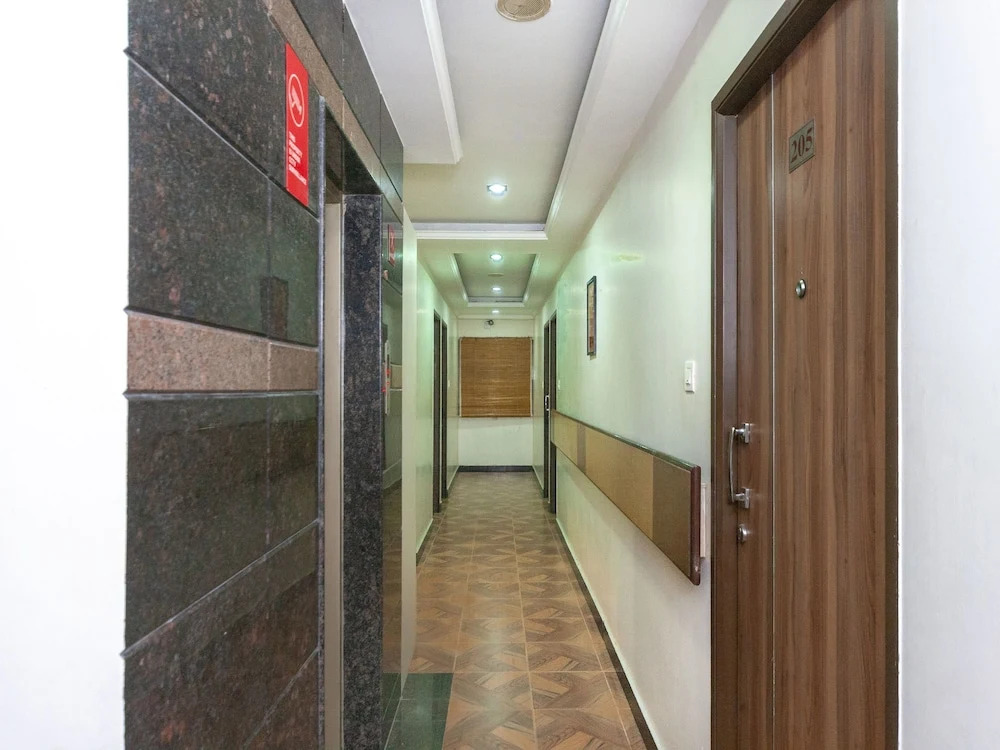 OYO 16890 Hotel Srm Central Park