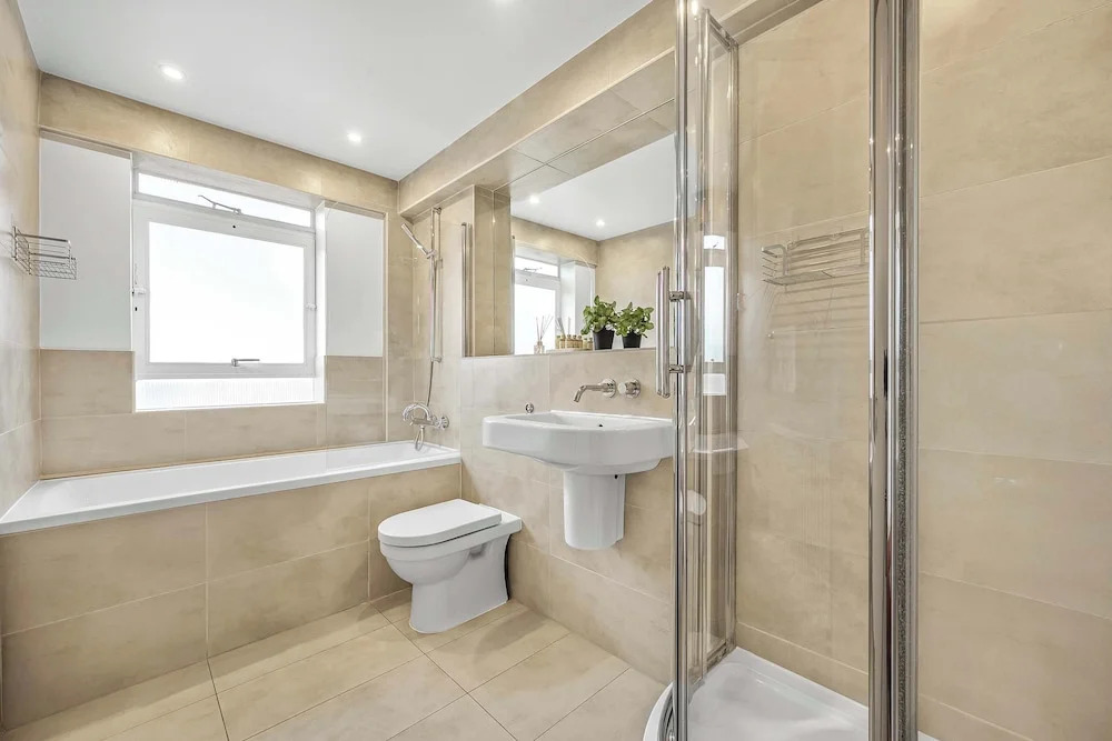 Lumina House - Fitzrovia - by Frankie