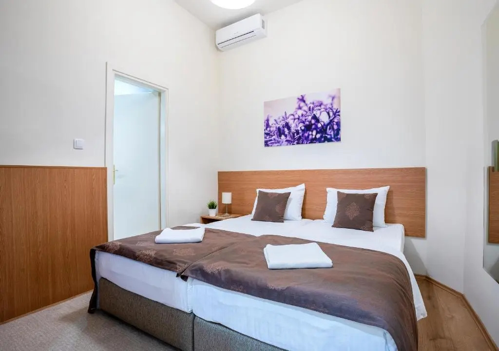 Booking En Suite