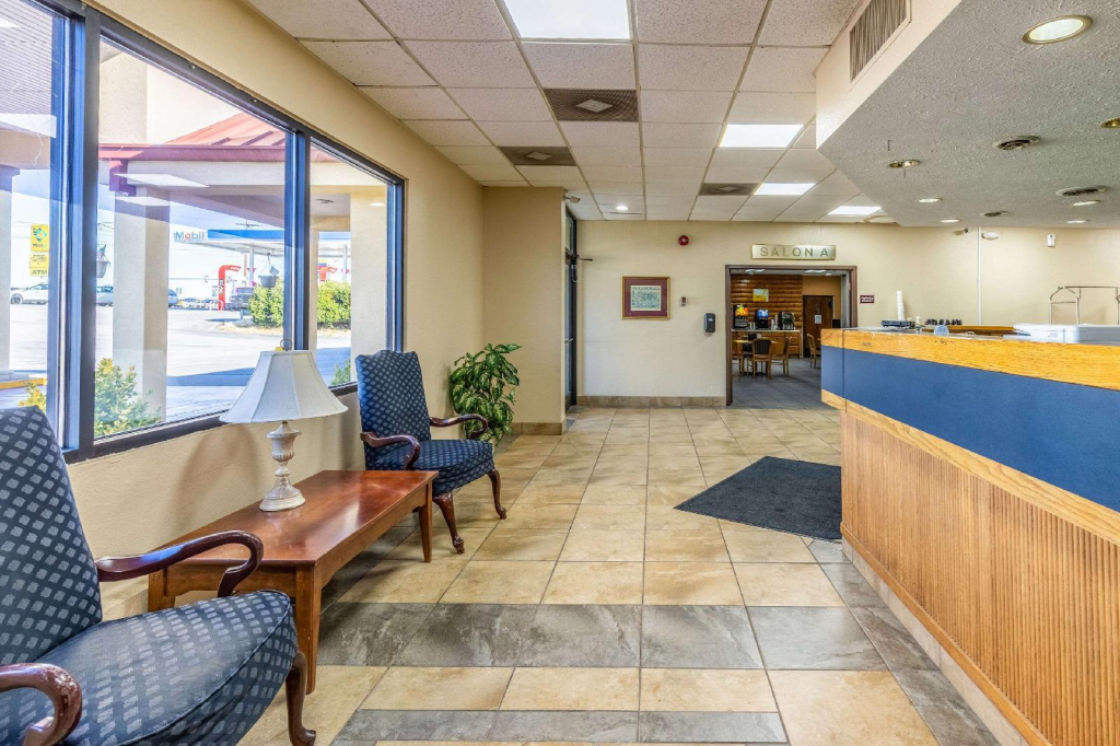 Holiday Inn Newport-I-40 Exit 435