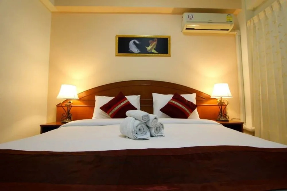 Holiday House Kata & Karon Phuket Hotel