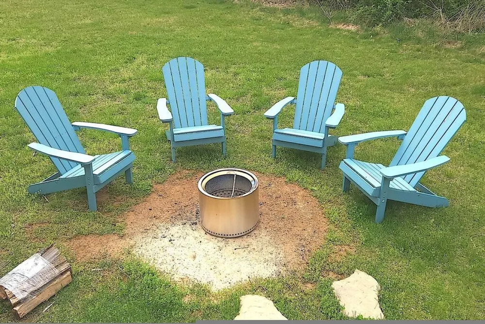 Stoney Creek Cottage Wintergreen w EV Charger