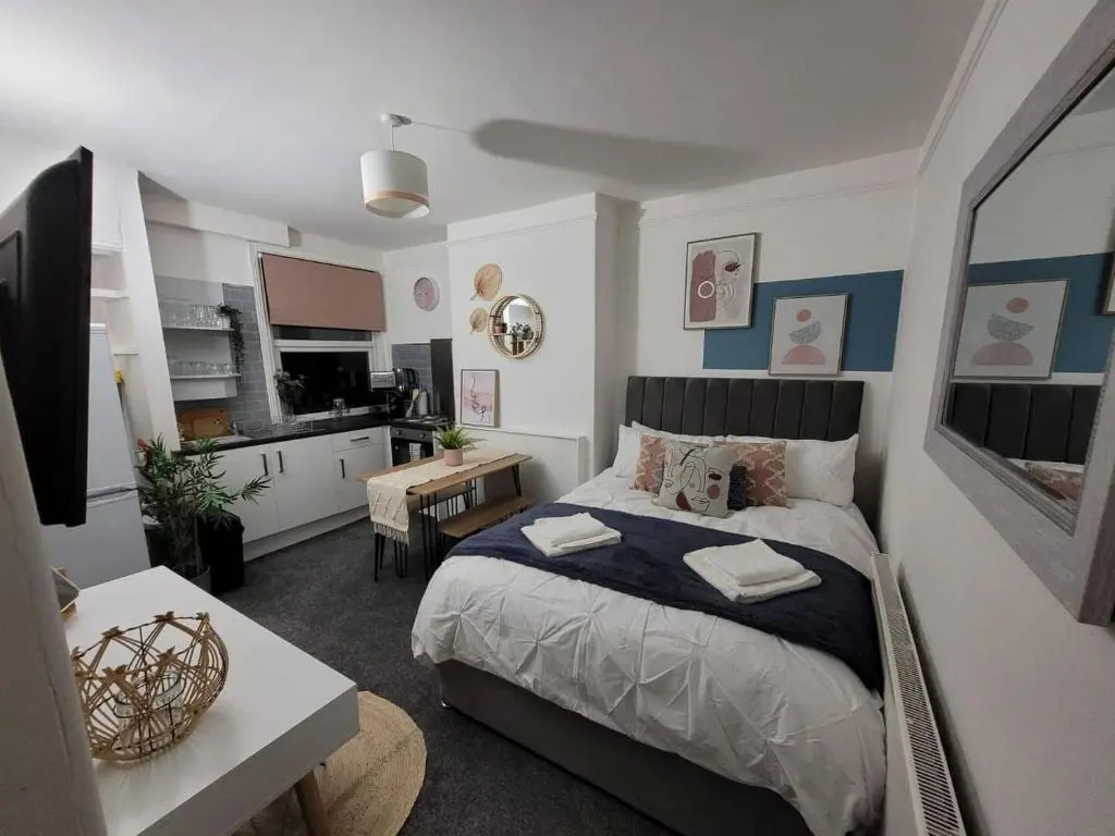 Derby's Beach Suites by Sasco Apartments
