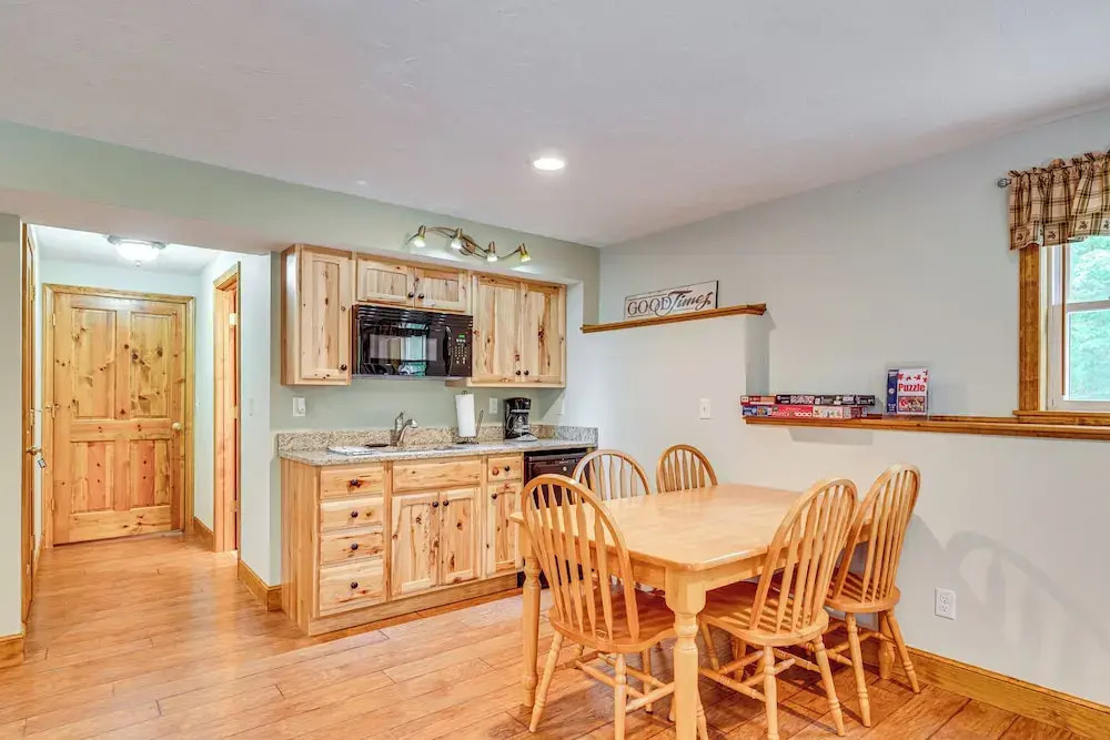 Ski, Hike & Fish: Chalet w/ Hot Tub in Conway