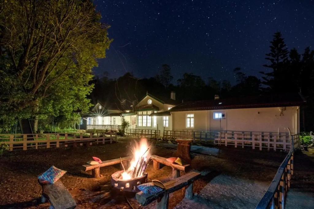 SaffronStays Milton Abbott Estate - 2BR colonial-era bungalow with garden, golf course views & bonfire nights near Ooty Golf Club