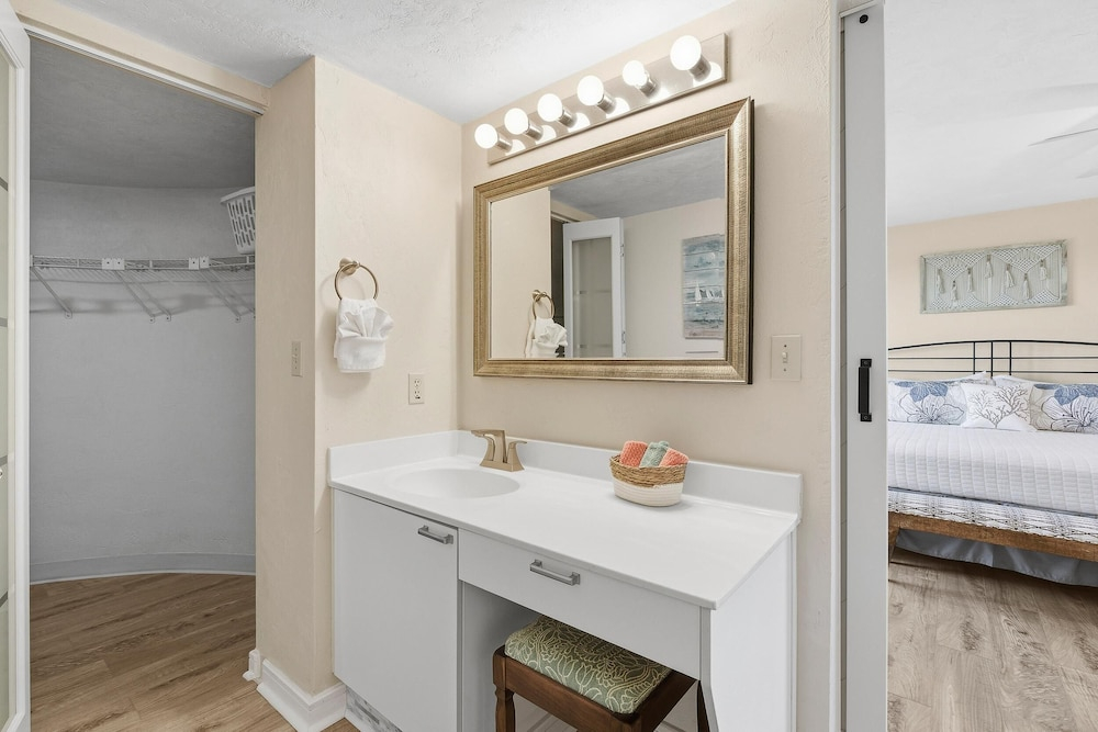 Sherwin Condominium 901