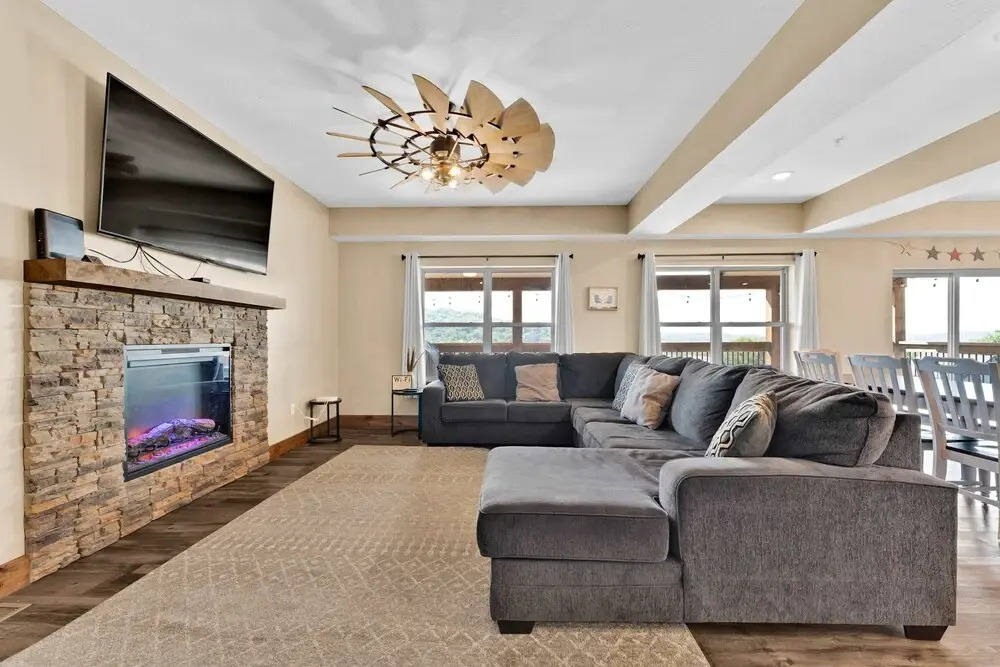 Luxury 7-bedroom Home With Hot Tub Fireplace