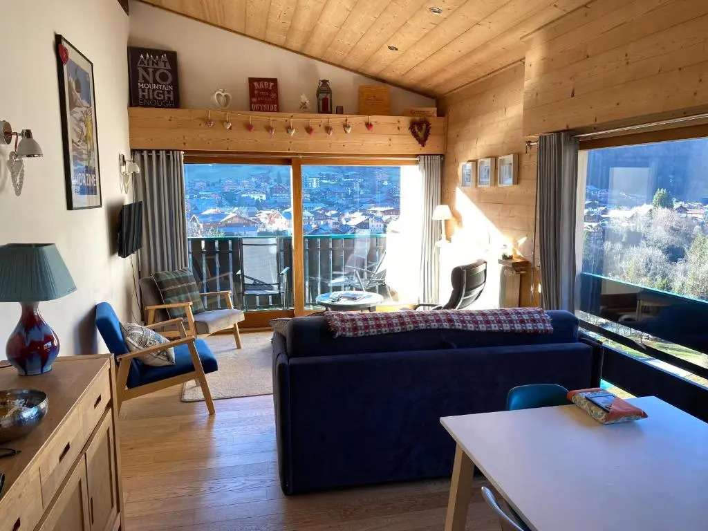 Luxury Apartment, 350m to ski lift, south facing, close to town centre