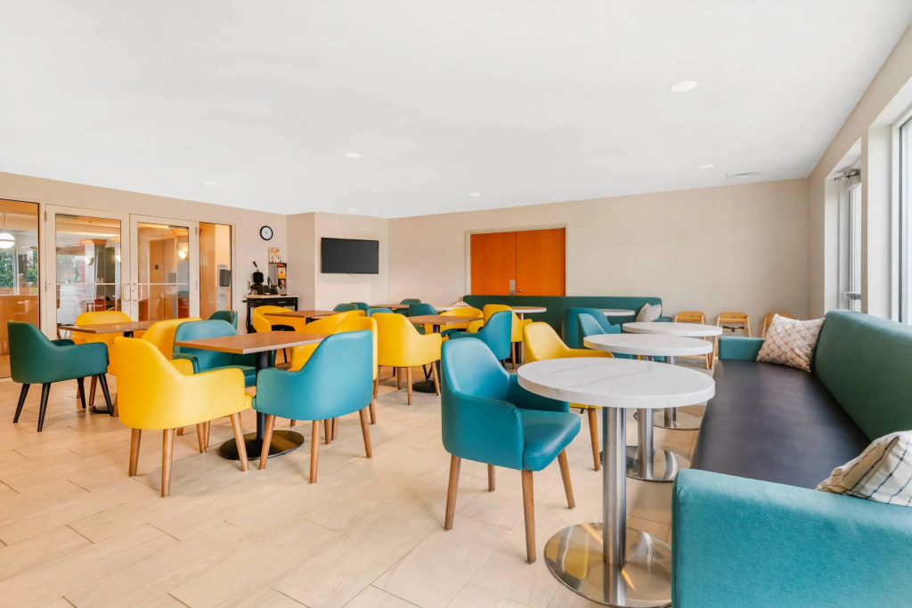 Comfort Inn & Suites Sheboygan I-43