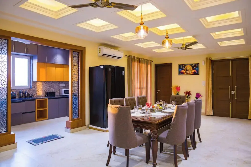 Alaya Stays BYDM The Sky Heaven - 4 BHK Penthouse 15 Min from Triveni Ghat With Balcony & Lift