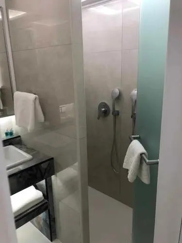 SeaRock Rooms and Suites