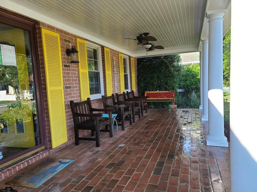 Laurel Street 323