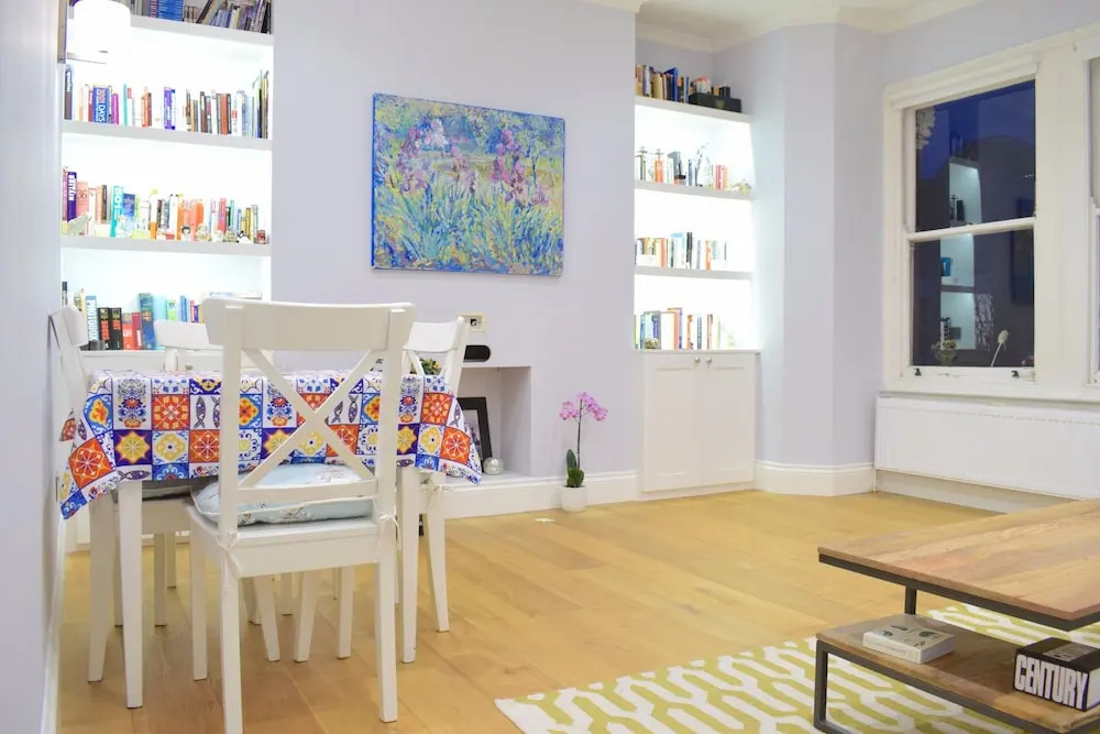 2 Bedroom Victorian Flat in Zone 1 Sleeps 4