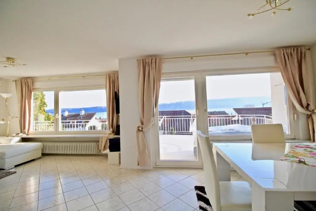 Seeterrasse mit Seeblick