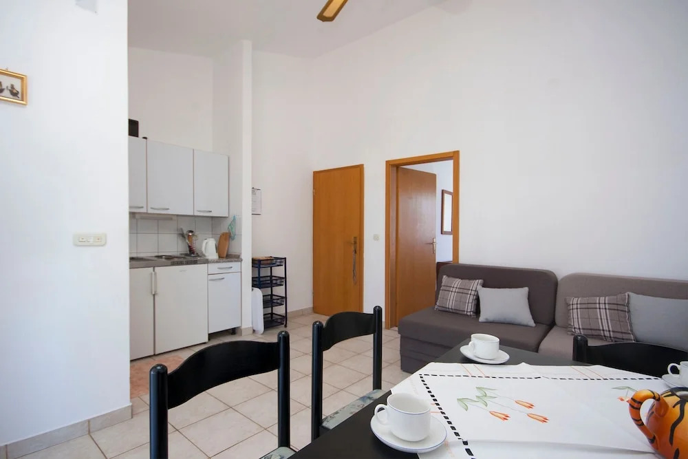 Apartments Maretic Brodarica Center