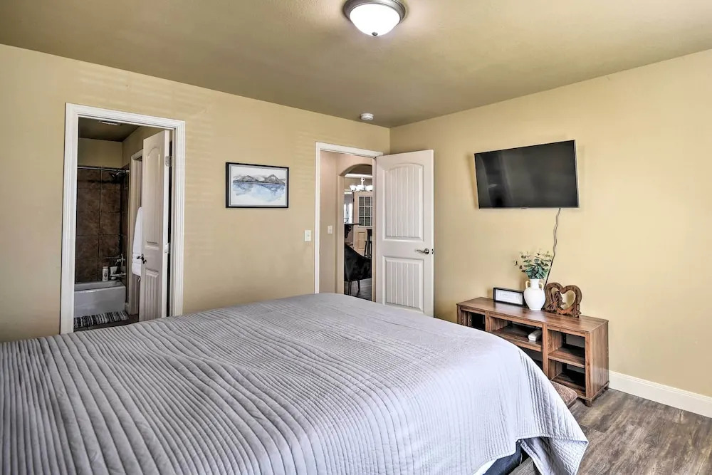 Amarillo Abode w/ Sunroom ~ 4 Mi to Downtown!