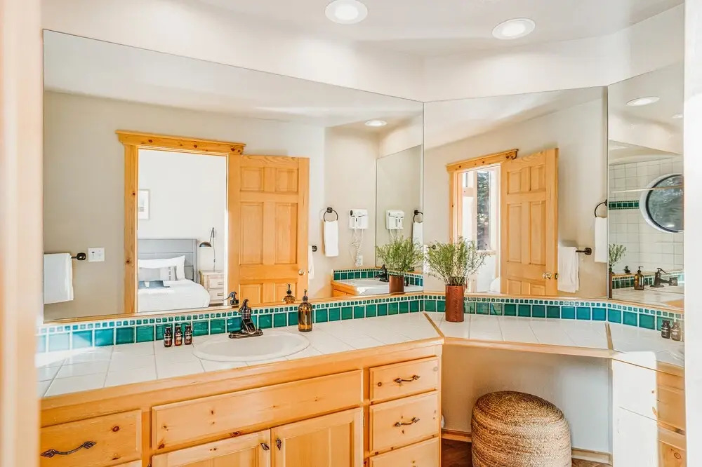 Cherrywood Gorgeous Cottage Surrounded by Pine Trees w/ Hot Tub