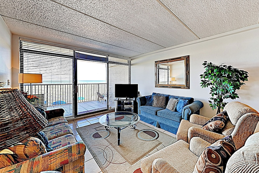 Gulf-view Resort Retreat: Suntide III - Unit 209