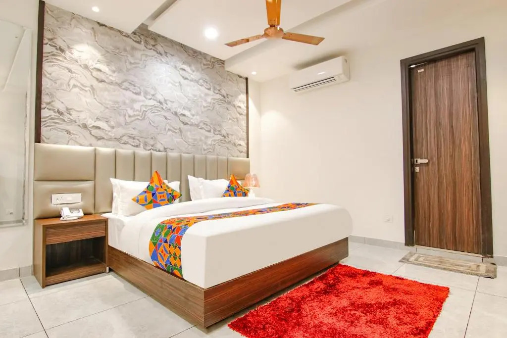 Fabhotel Prime Royal Inn Suites