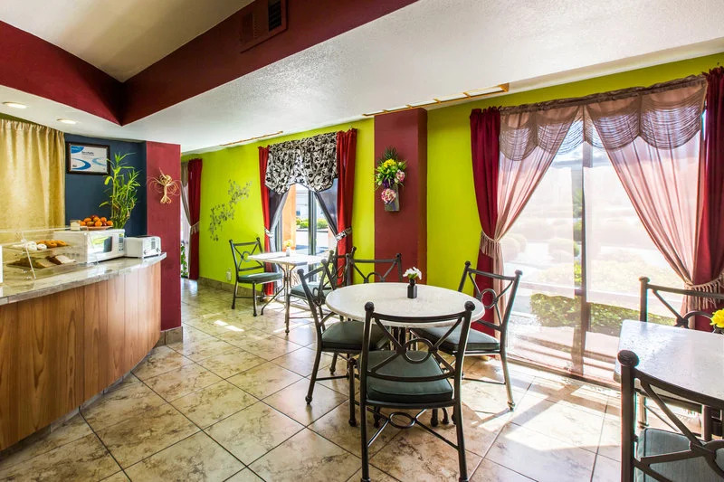 Rodeway Inn & Suites