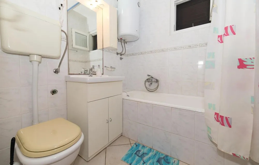 Awesome Home in Okrug Gornji With Wifi and 3 Bedrooms