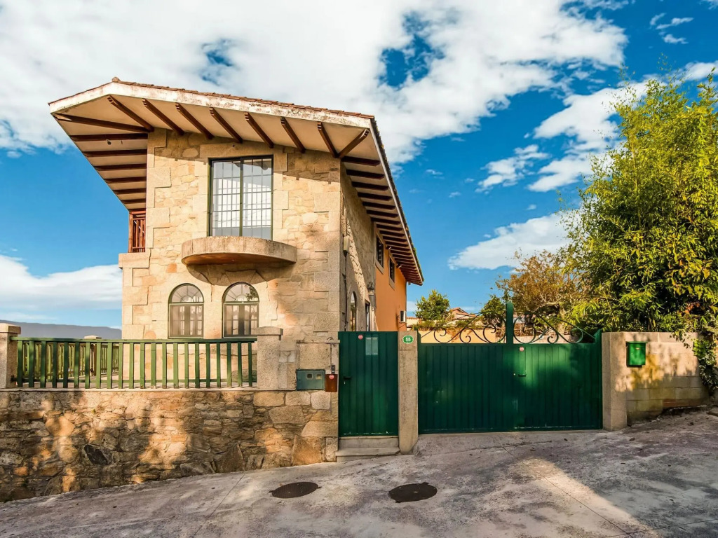 Spacious holiday home in Santiago de Compostela with pool